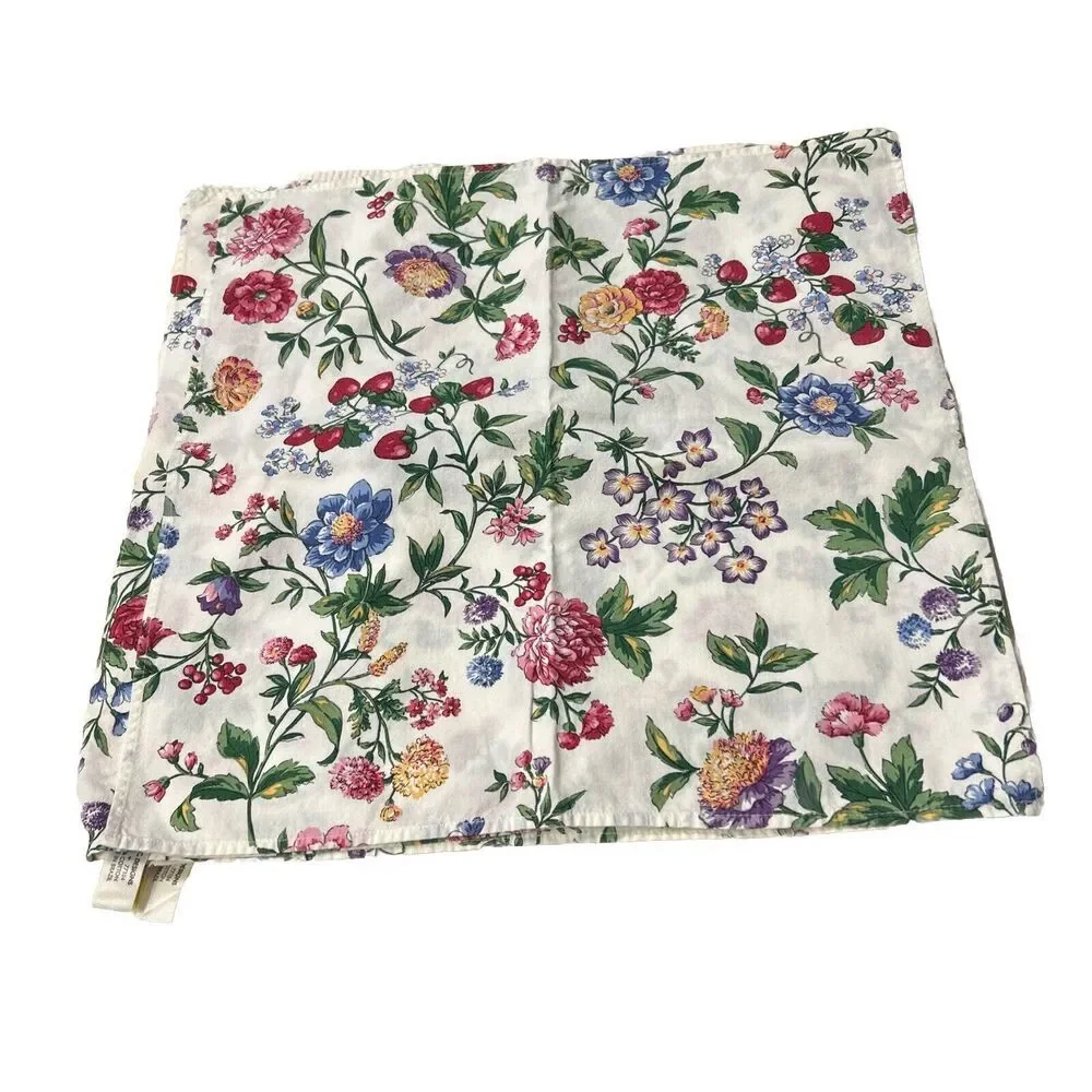 Vintage 1980s 1990s WILTON COURT floral print / strawberry Cotton Table Napkin